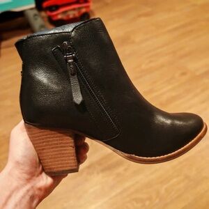 Elegant Black Leather Heeled Boots